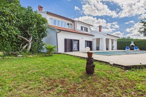 Istra, Rovinjsko Selo - kuća s velikom okućnicom