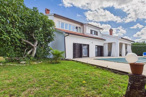 Istra, Rovinjsko Selo - kuća s velikom okućnicom