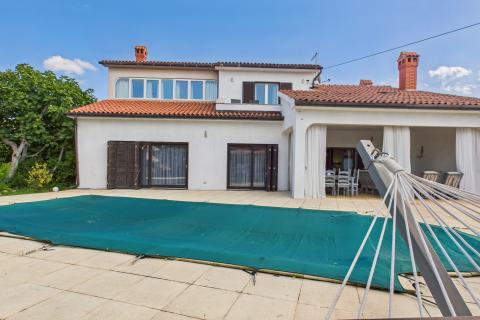 Istra, Rovinjsko Selo - kuća s velikom okućnicom