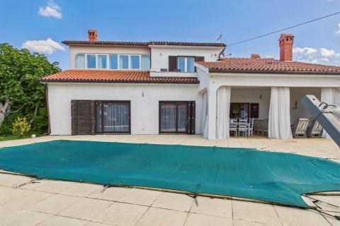 Istra, Rovinjsko Selo - kuća s velikom okućnicom