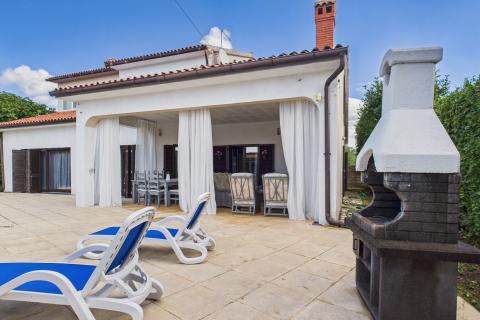 Istra, Rovinjsko Selo - kuća s velikom okućnicom