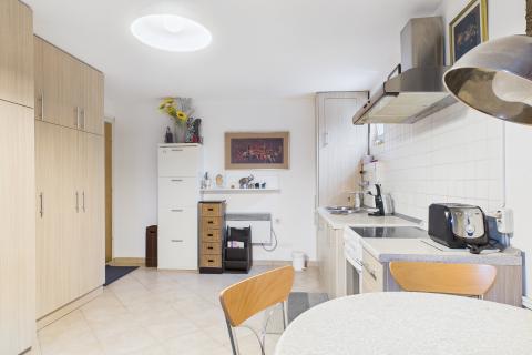 Zagreb, Bukovac - stan s 2 spavaće sobe, spremište, parking