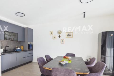 Istra, Rovinjsko Selo, moderna obiteljska kuća s bazenom