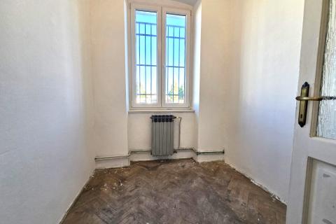 Istra, Pula - Stan s potencijalom u centru 300m od arene