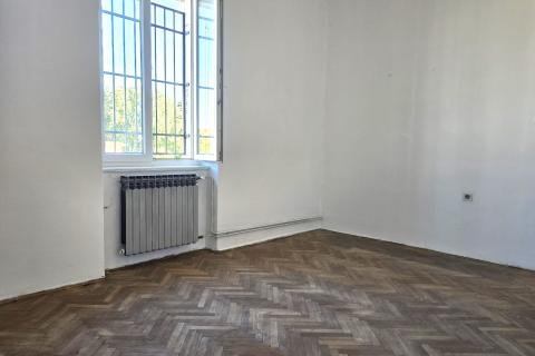 Istra, Pula - Stan s potencijalom u centru 300m od arene