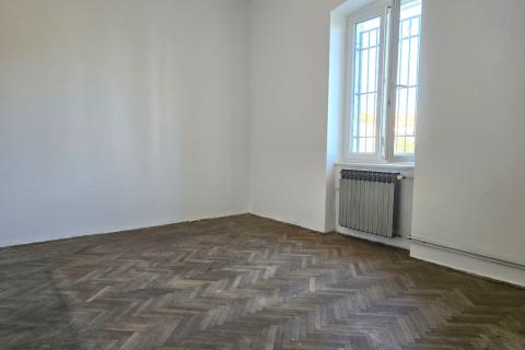 Istra, Pula - Stan s potencijalom u centru 300m od arene