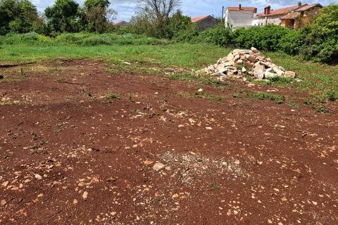 Istra,Veliki Vareški, građevinsko zemljište sa dozvolom za prizemnicu