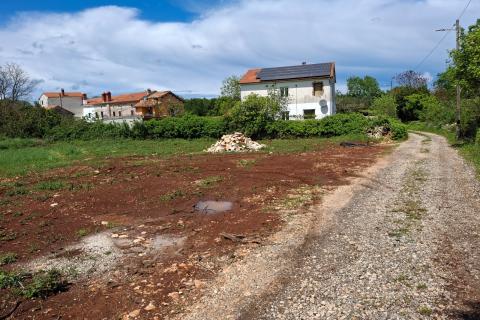 Istra,Veliki Vareški, građevinsko zemljište sa dozvolom za prizemnicu