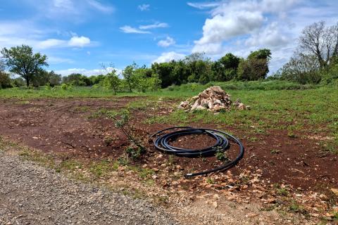 Istra,Veliki Vareški, građevinsko zemljište sa dozvolom za prizemnicu