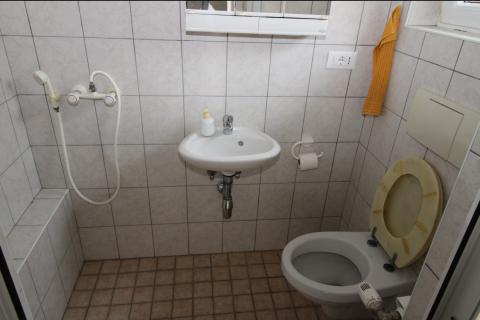 Istra, Višnjan, samostojeća kuća s okućnicom