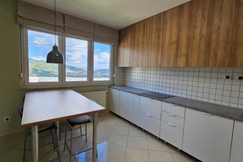 Zagreb, Šestine – dvoetažni stan s garažom i pogledom na grad