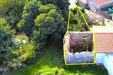 Istra, Rovinj, 8km, ruševna kuća sa 210m2 okućnice