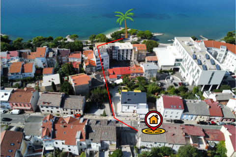 Crikvenica, centar - tri stana 200 metara od mora