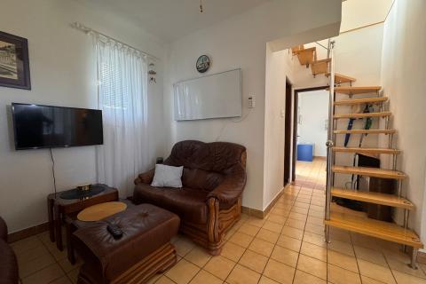OTOK KRK-GRAD KRK,apartman 150 metara do mora
