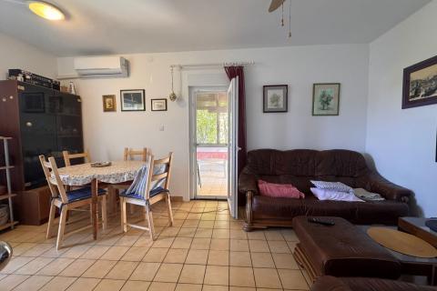 OTOK KRK-GRAD KRK,apartman 150 metara do mora