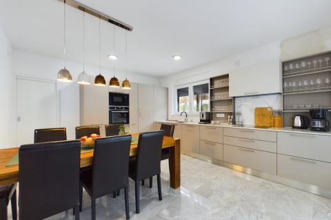 Istra,Krnica-kuća s bazenom i velikom okućnicom-najam