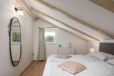 Bribir- kuća sa 3 stana i bazenom