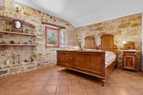 Istra,Buje-Kuća za dugoročni najam