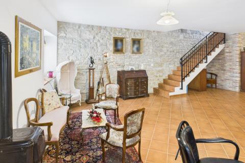 Istra,Buje-Kuća za dugoročni najam