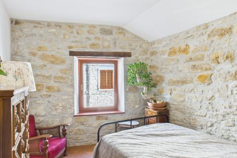 Istra,Buje-Kuća za dugoročni najam