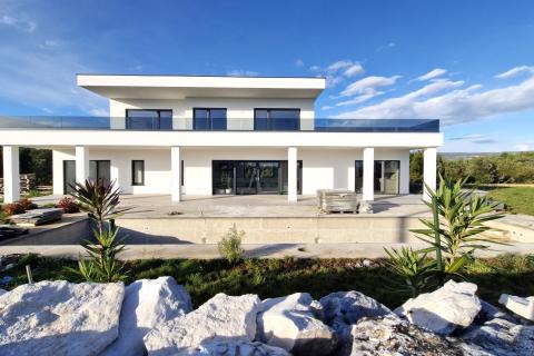 Istra, Rakalj- moderna vila s bazenom i pogledom na more