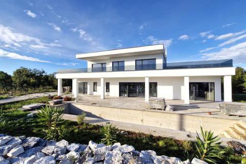 Istra, Rakalj- moderna vila s bazenom i pogledom na more