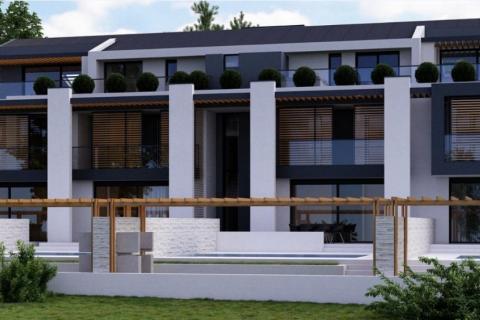 Istra, Rovinj, građevinsko zemljište s građevinskom dozvolom za 5 stanova, blizu plaže