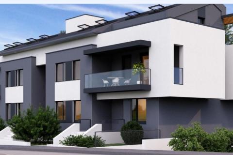 Istra, Rovinj, građevinsko zemljište s građevinskom dozvolom za 5 stanova, blizu plaže