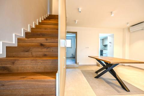 Istra,Novigrad-Adaptirana kuća s vrtom i pogledom na more