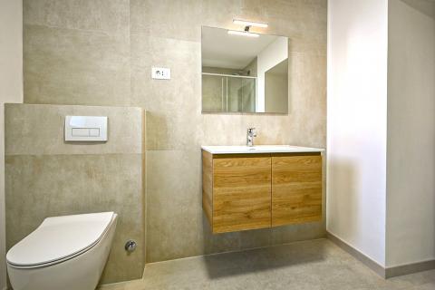 Istra,Novigrad-Adaptirana kuća s vrtom i pogledom na more