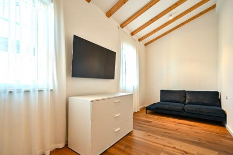 Istra,Novigrad-Adaptirana kuća s vrtom i pogledom na more