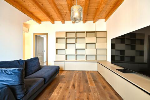 Istra,Novigrad-Adaptirana kuća s vrtom i pogledom na more