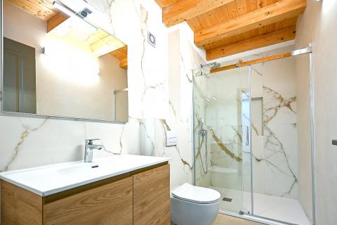 Istra,Novigrad-Adaptirana kuća s vrtom i pogledom na more