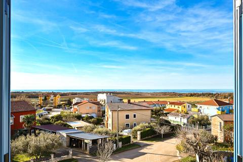 Istra,Novigrad-Adaptirana kuća s vrtom i pogledom na more