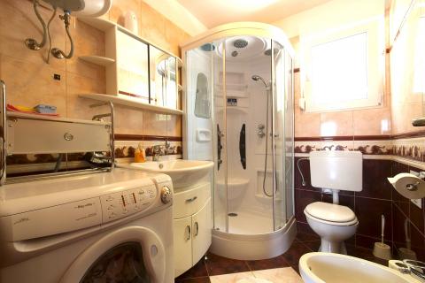 Istra, Rovinj, 9km, prizemnica s bazenom na 490 m2 okućnice