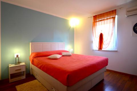 Istra, Rovinj, 9km, prizemnica s bazenom na 490 m2 okućnice