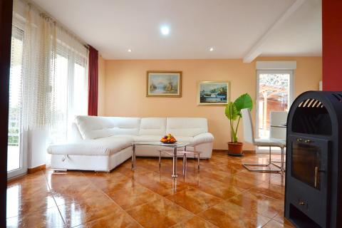 Istra, Rovinj, 9km, prizemnica s bazenom na 490 m2 okućnice