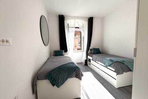 Rijeka- novouređen stan za najam, 6 radnika