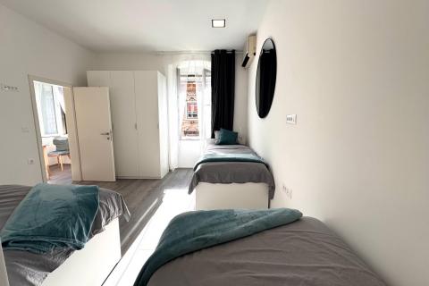 Rijeka- novouređen stan za najam, 6 radnika