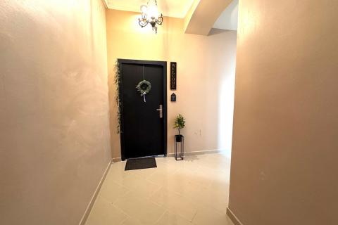 Rijeka- novouređen stan za najam, 6 radnika