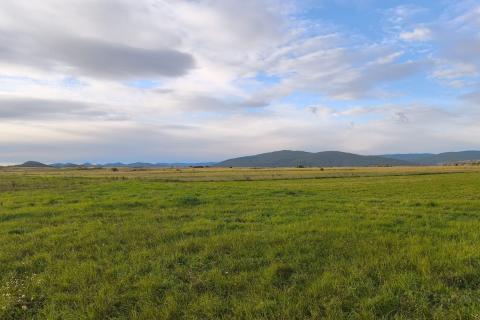 Građevinsko zemljište uz rijeku Gacku, 1.234m2