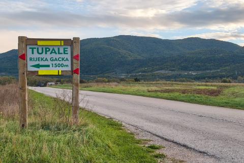 Građevinsko zemljište uz rijeku Gacku, 1.234m2