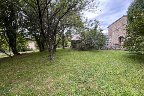 Kastav, Spinčići, autohtona kamena kuća za adaptaciju, zemljište od 858 m2, blizina Opatije