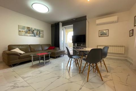 Otok Krk, Grad Krk-Ugodan, sunčan stan s pogledom na more 