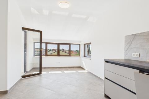 Rovinj - Stan u potkrovlju manje zgrade, 108 m², pogled more 