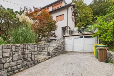 Zagreb, Mlinovi - obiteljska kuća na tri etaže na atraktivnoj lokaciji