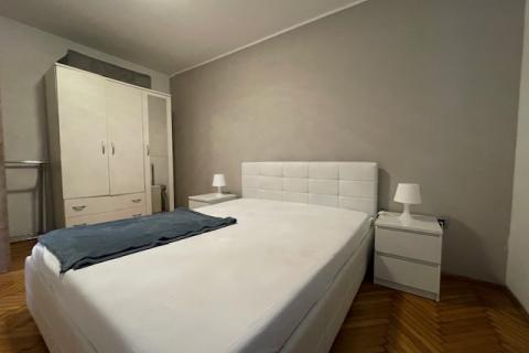 Otok Krk,Punat-obiteljska kuća s velikom okućnicom,pogled,blizina mora