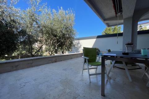 Otok Krk,Punat-obiteljska kuća s velikom okućnicom,pogled,blizina mora