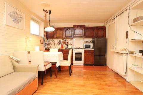 Zagreb, Trešnjevka – stan Selska s parkirnim mjestom