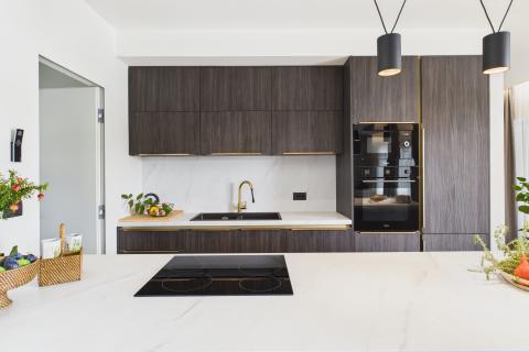 Rovinj, okolica - nova kuća 291 m2 s preljevnim bazenom na okućnici od 1180m2 